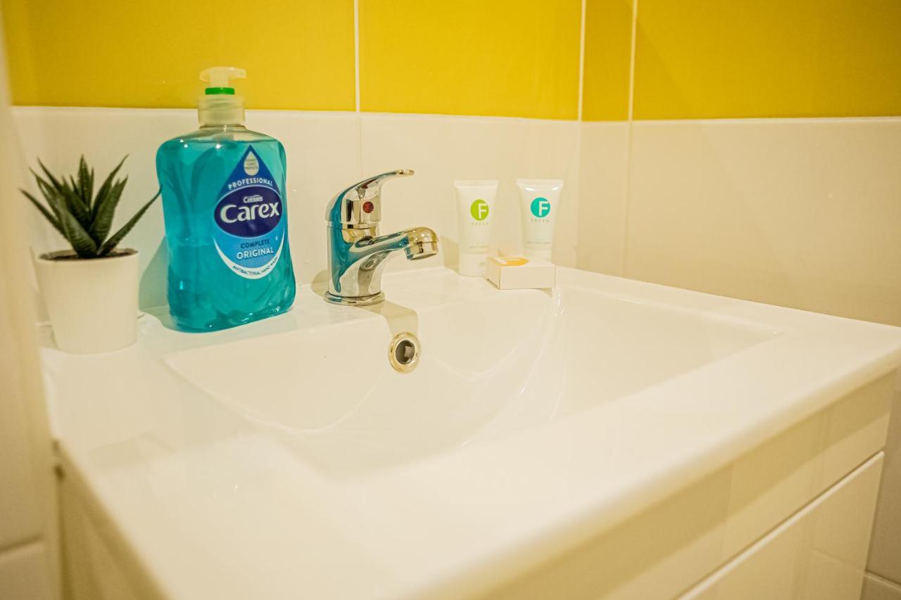 Royal Riverside Apartments Sheffield Centre - Opulent Living מראה חיצוני תמונה